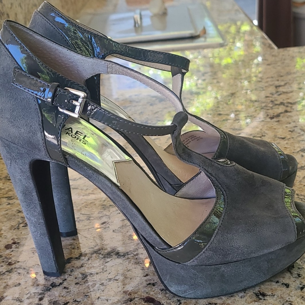 EUC Gorgeous Michael Kors shoes - Picture 2 of 15